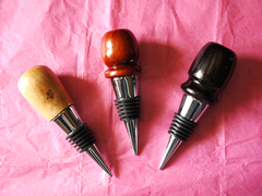 Assorted wine stoppers